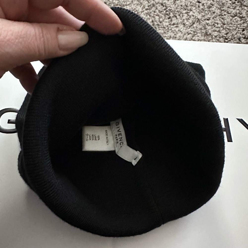 BNIB Authentic Givenchy Intarsia Wool Logo Beanie O/S Black White - Picture 6 of 10